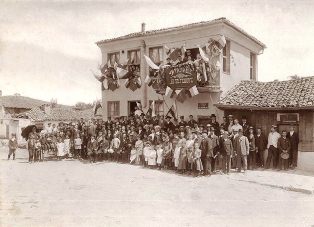 Първата къща на хаджи Калчо Дренски в Пловдив на ул. „Митрополит Панарет”, подарена за българско училище. През 1906 г. тук било открито читалище „Иван Гешов” (впоследствие читалище „Иван Вазов”)