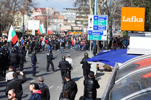 Напрежението ескалира