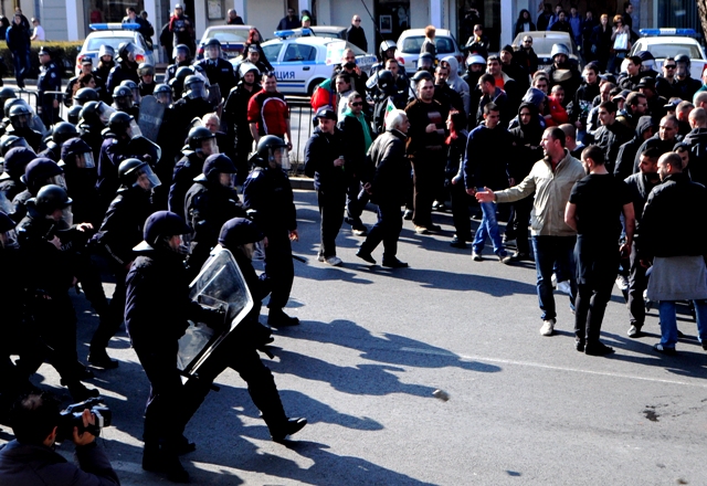 Полицията тръгва