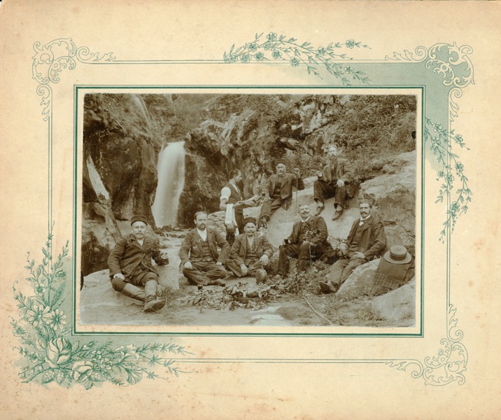 Пловдивчани пред водопада в Костенец, към 1905 г.