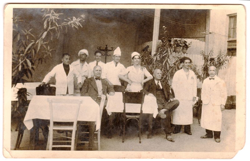 Персоналът на общинския бюфет на Бунарджика (известен като ресторант „Големият Бунарджик”), 1936 г.