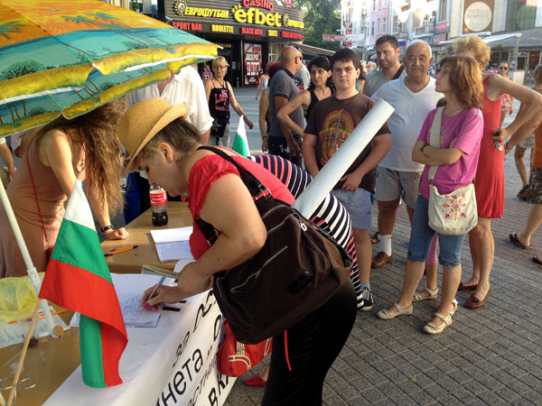 Опашка за подписката срещу правителството и Каймаканов