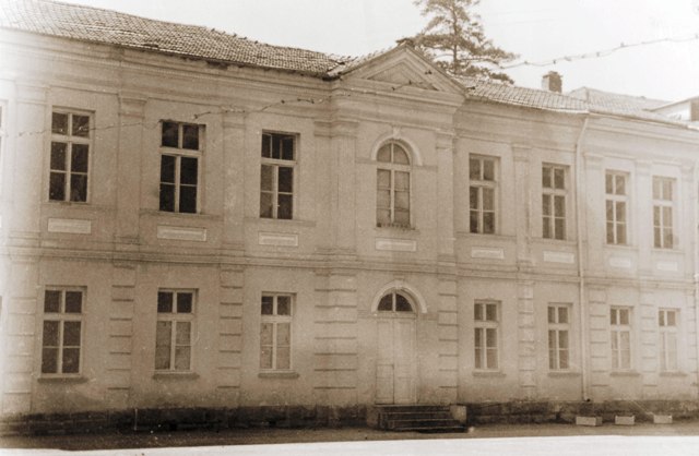 Основното училище в Троян, построено с дарението на хаджи Калчо Дренски