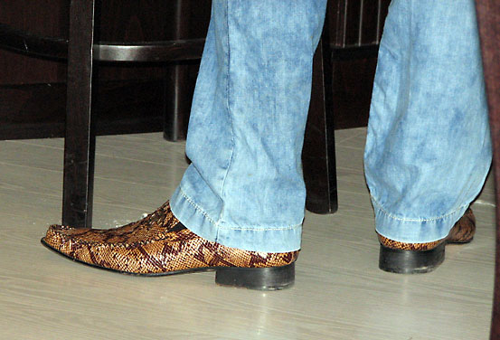 Змийските обувки на Богдан Томов