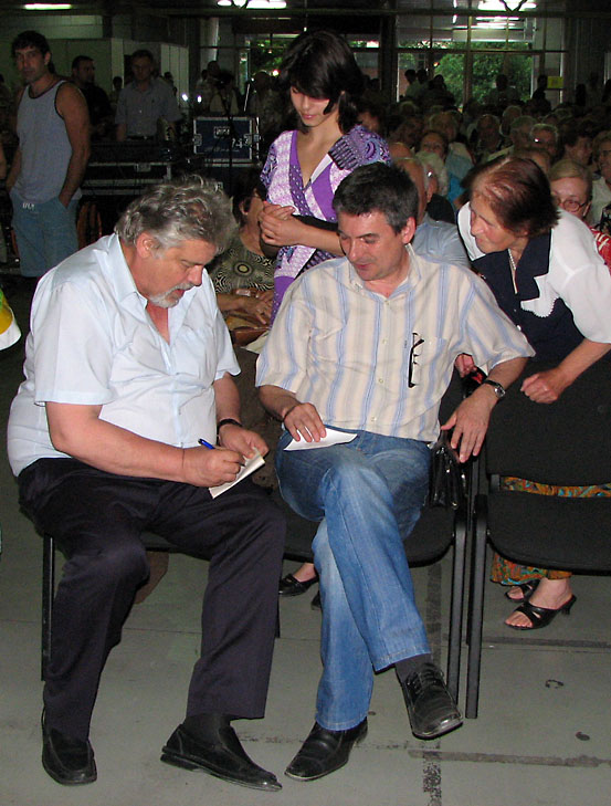 Губернаторът Тодор Петков седна на един от последните редове