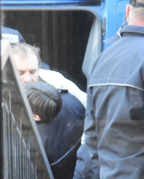 Изваждането на убиеца от конвойната