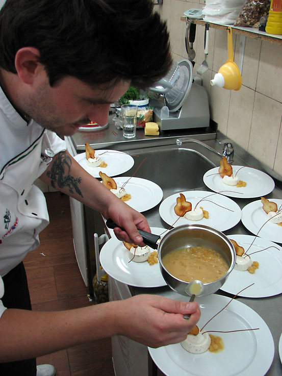 Милен Панев подготвя предястието