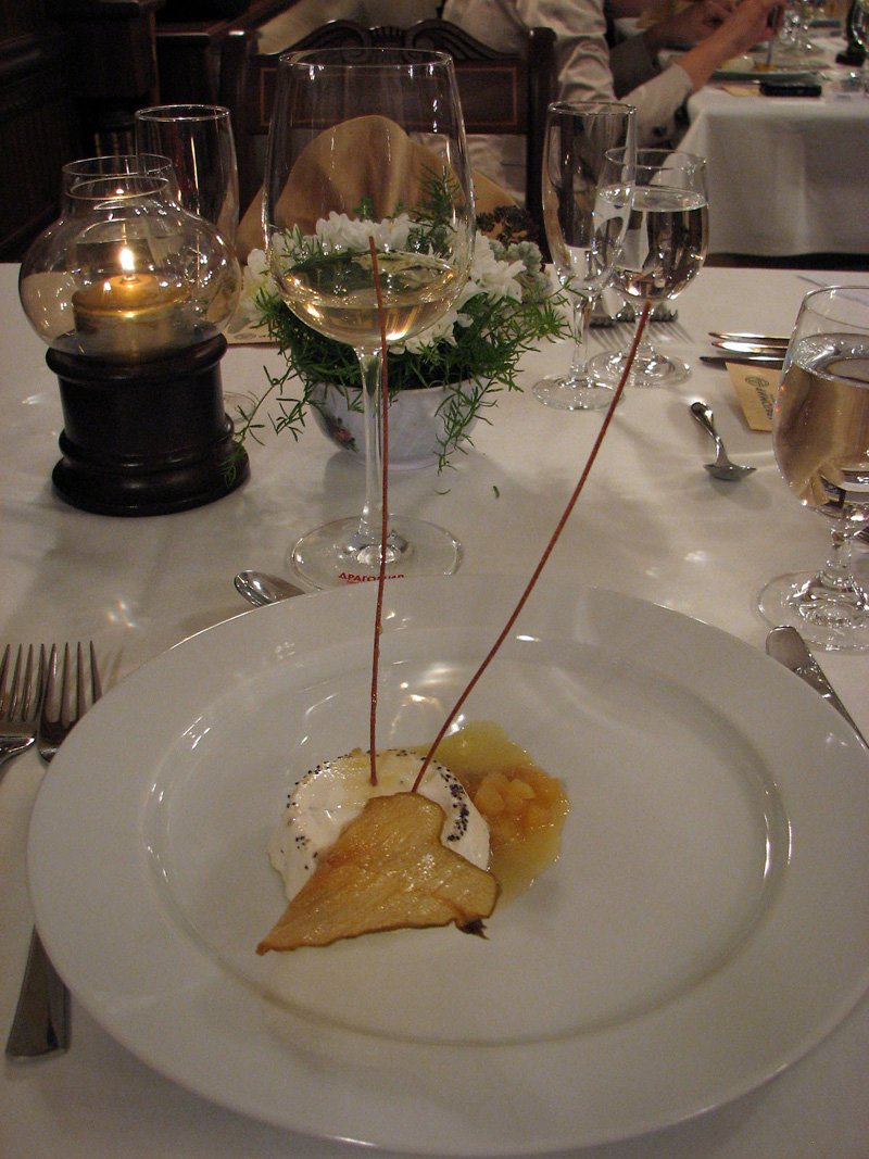 Чийз пудинг с карамелезирана мароканска круша