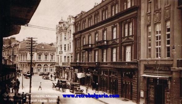 През 1908 година отворил врати хотел „Молле“