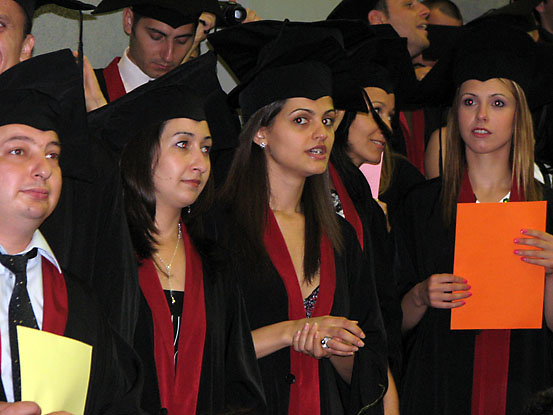 Дипломираните стоматолози по време на тържествената церемония