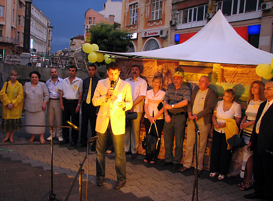 Милен Велчев и кандидатите от листата на НДСВ закриха кампанията си снощи 