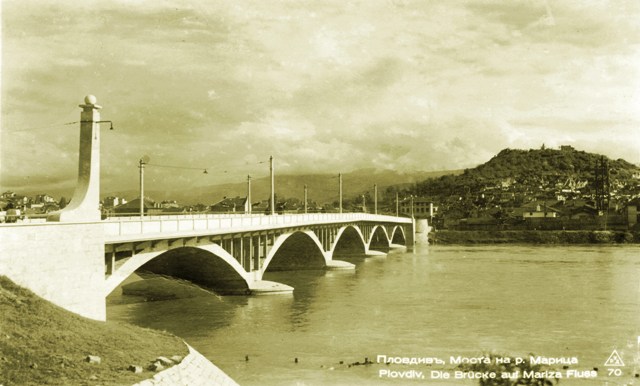 Новият мост бил завършен през август 1931 г.