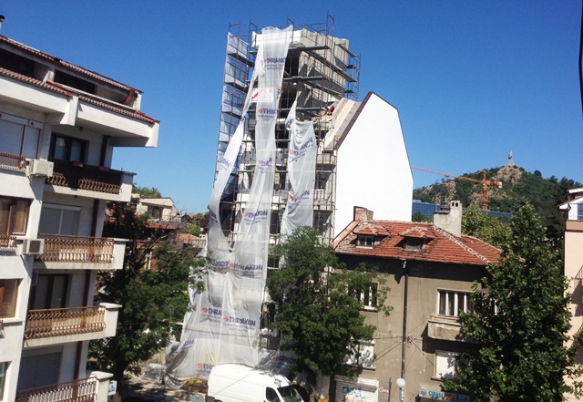 Архитектурното недоразумение на "Филип Македонски", което притеснява хората по улицата 