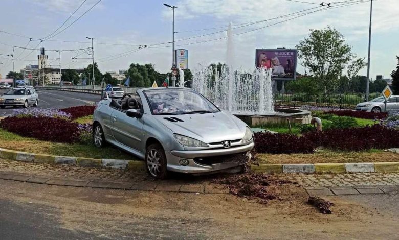 Пияна шофьорка се вряза в кръговото на Водната палата