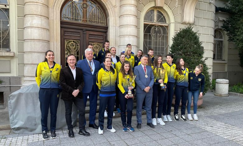 Волейболистките от Марица показаха двете купи в общината