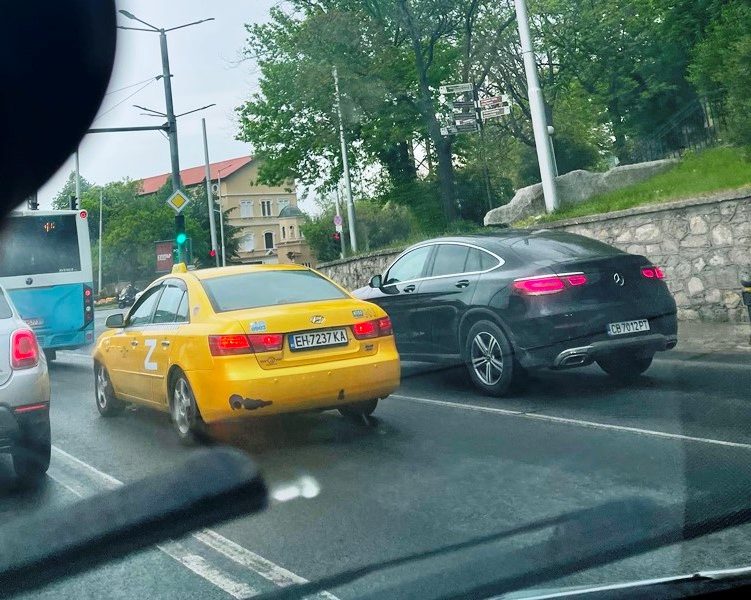 Z върху такси в Пловдив