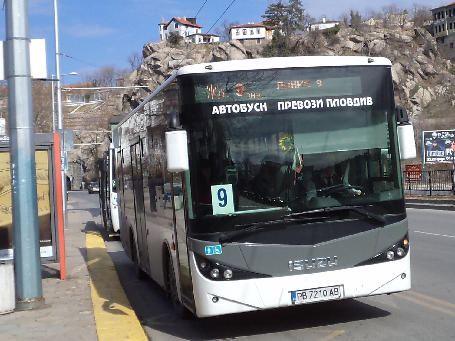 Автобуси № 9 и 12 с променени маршрути от утре