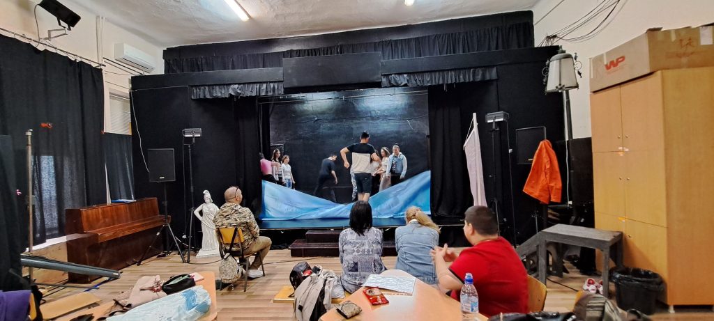 Младежи и деца със СОП представят на сцена "Малката русалка"