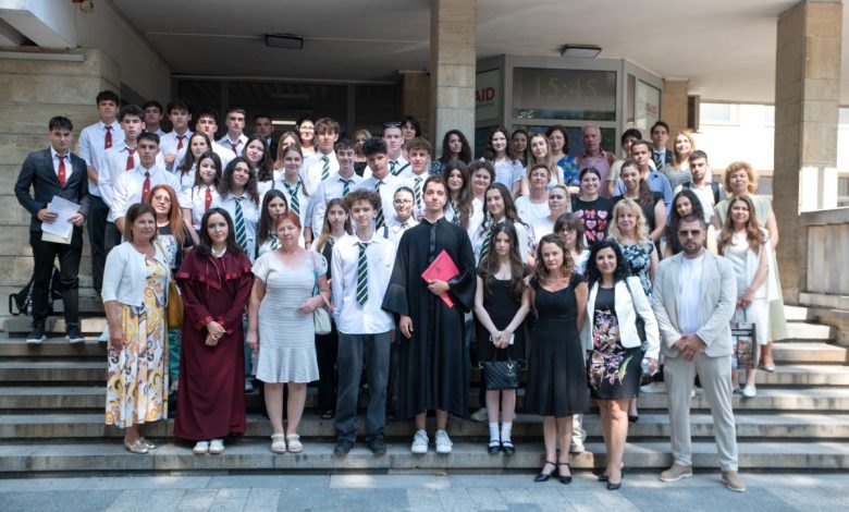 ученици в съда