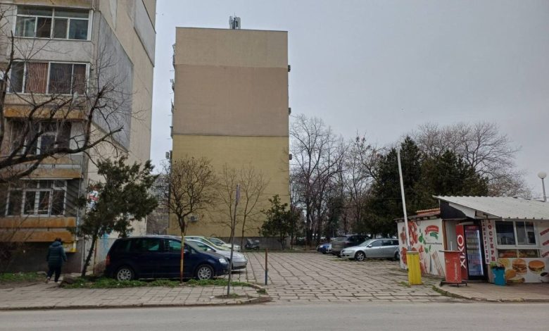 паркиране под блока