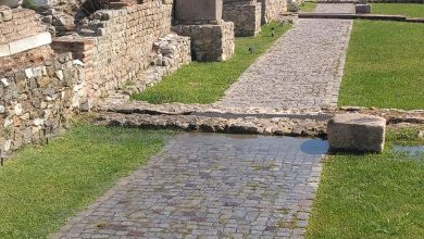 Пръскачки гонят туристи от Одеона в Пловдив